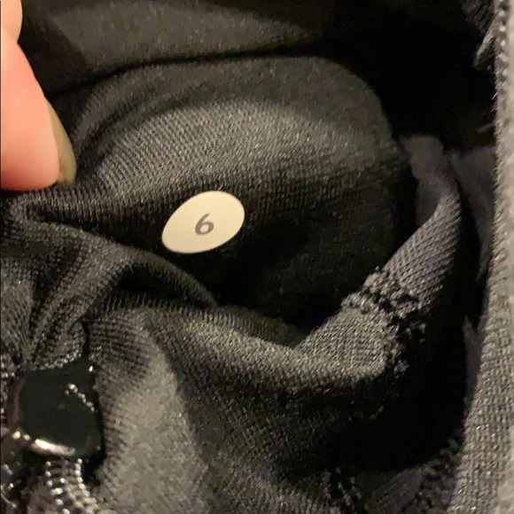 Lululemon - Picture 3 of 5